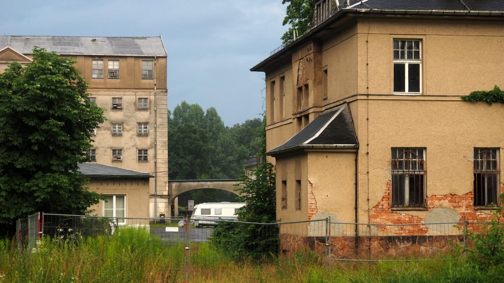 Kommandantenvilla und Rückseite der Fabrik. Foto: sLAG