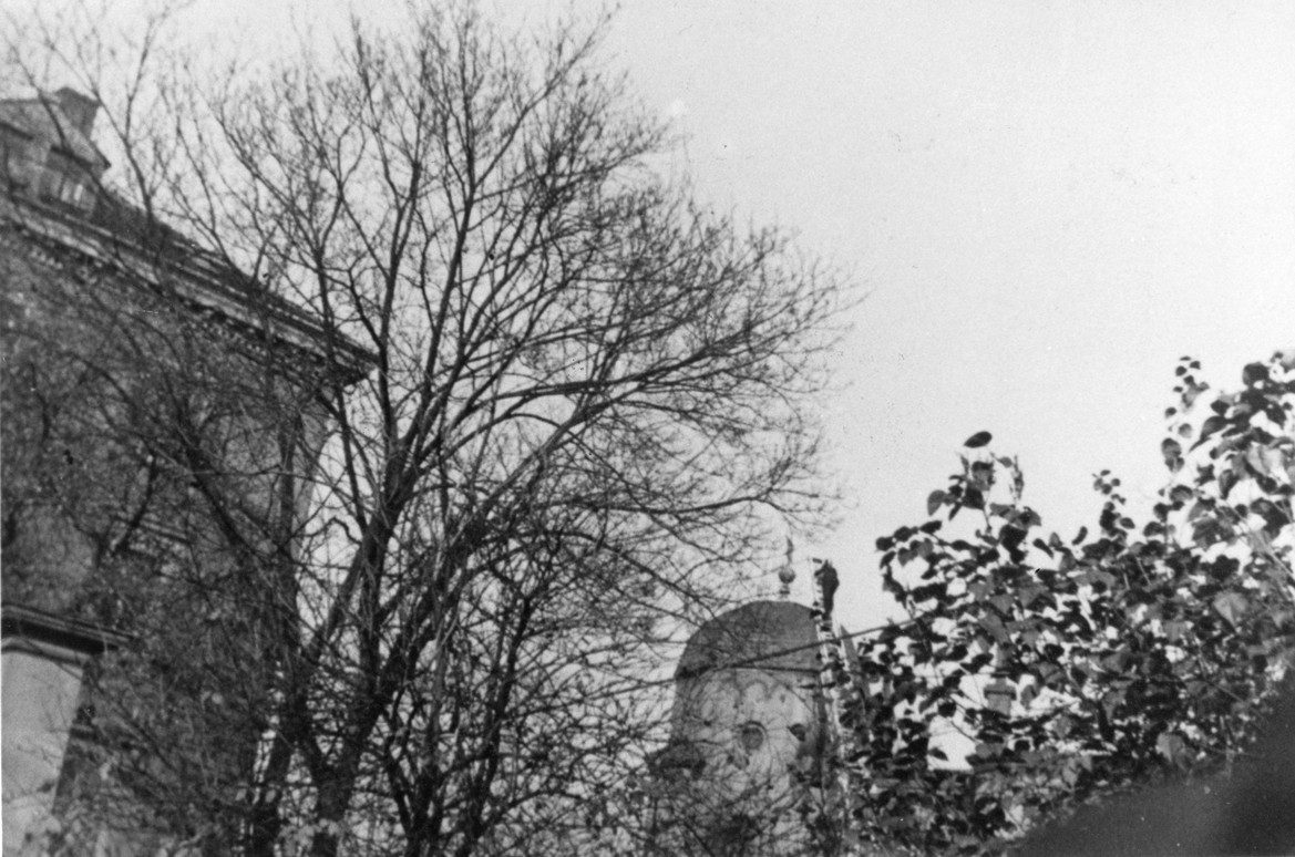 Abnahme eines Davidsterns von der Ruine der Dresdner Synagoge, 10.11.1938 (Archiv der Jüdischen Gemeinde zu Dresden)
