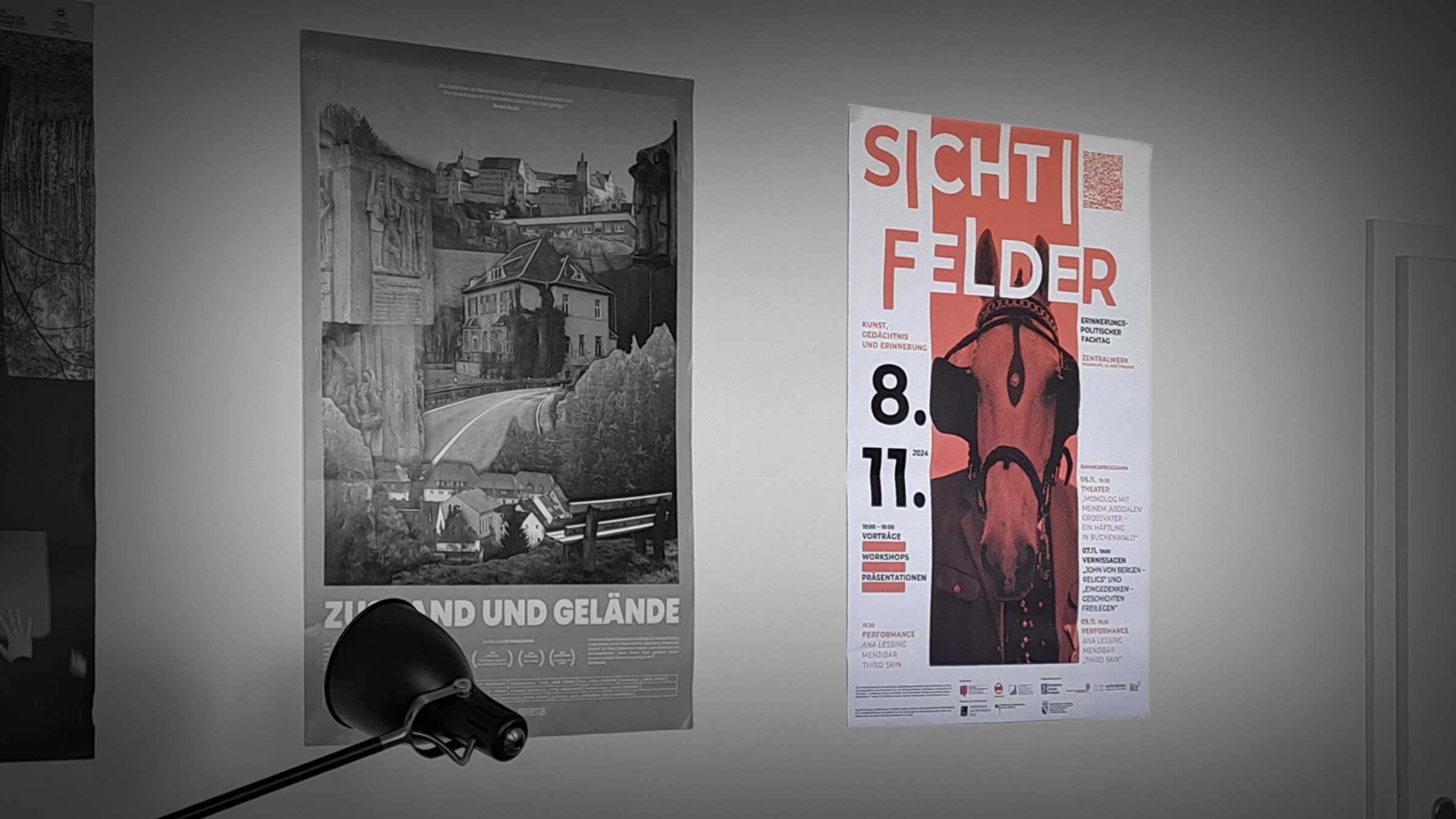 Eines von Matthias Marx gestalteten Plakaten hängt im Büro der sLAG